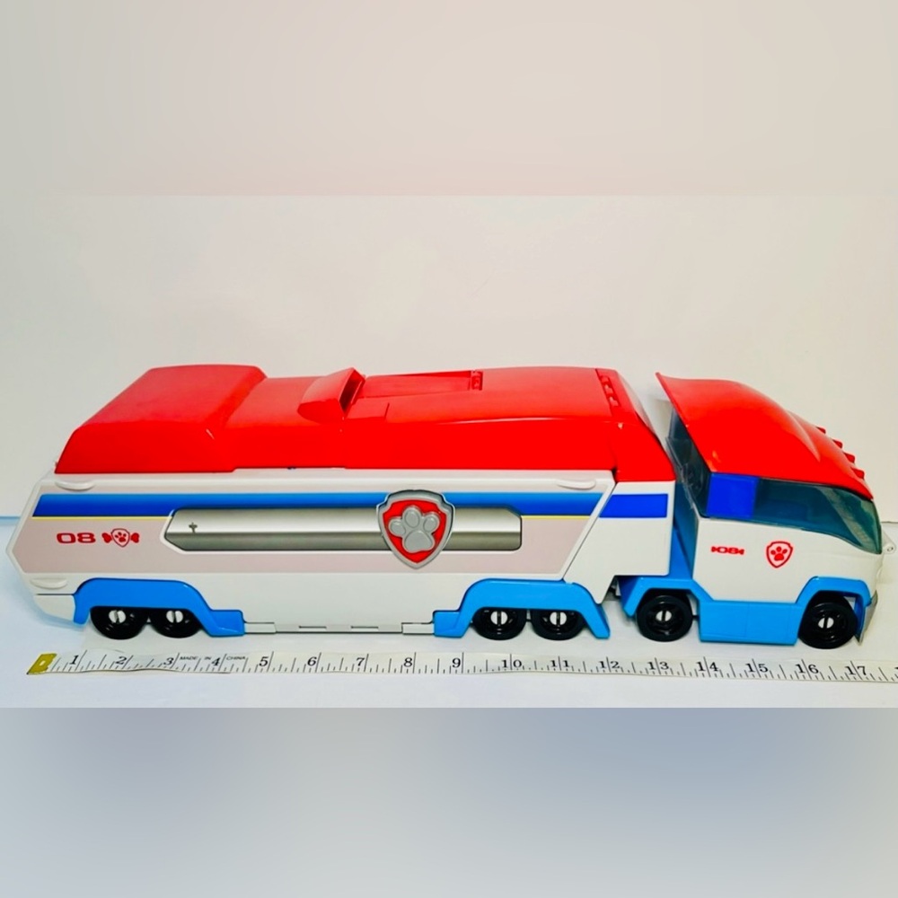 PAW Patrol True Metal Playsets, 13 Die-Cast Cars, 5 Racers, 11 Figures - Picture 2 of 13